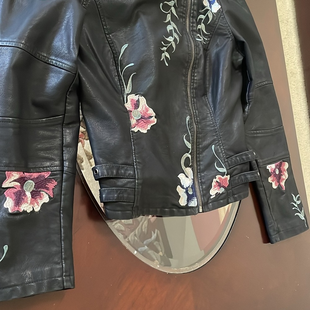 Jacket - Picture 14 of 17